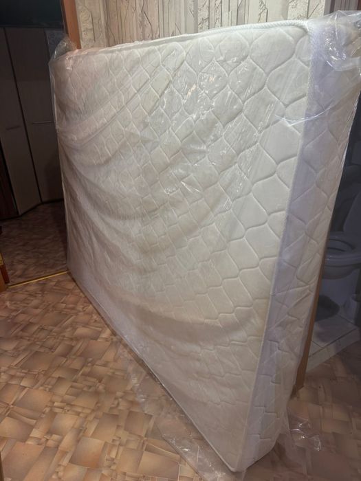 Продам матрас почти новый