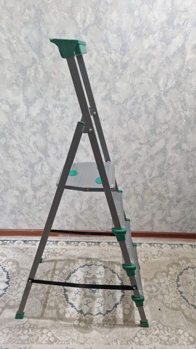 Стремянка в хорошем состояний 10.000