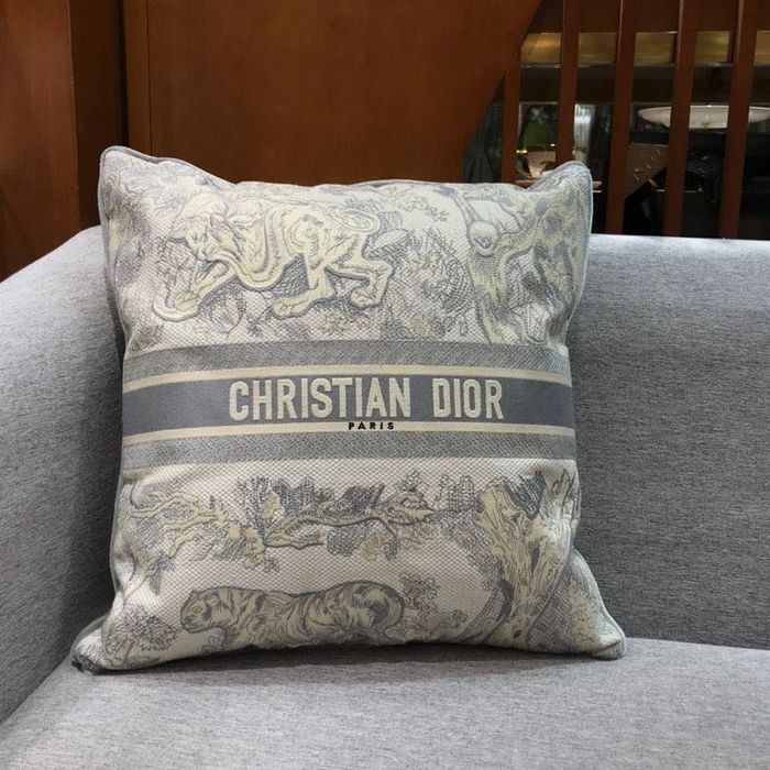 Dior възглавници за декорация