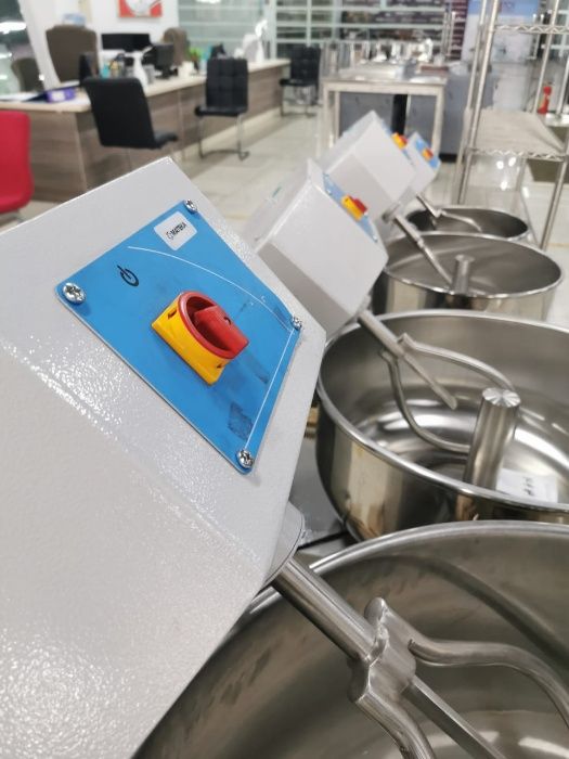 Продам тестомесы вилочные Mateka в Шымкенте