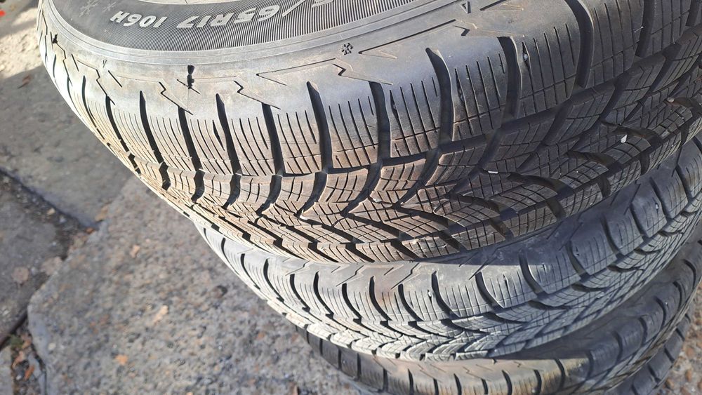 Зимни гуми 225/65/17  ДОТ 2724 на 3000 км Debica  на джанти от Мазда