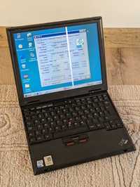 Laptop vintage cu Windows 98 IBM Thinkpad X22, Pentium 3