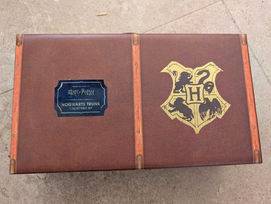 Harry Potter: Hogwarts Trunk Collectible Set
