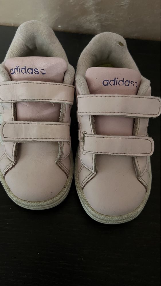 Продавам детски маратонки Adidas