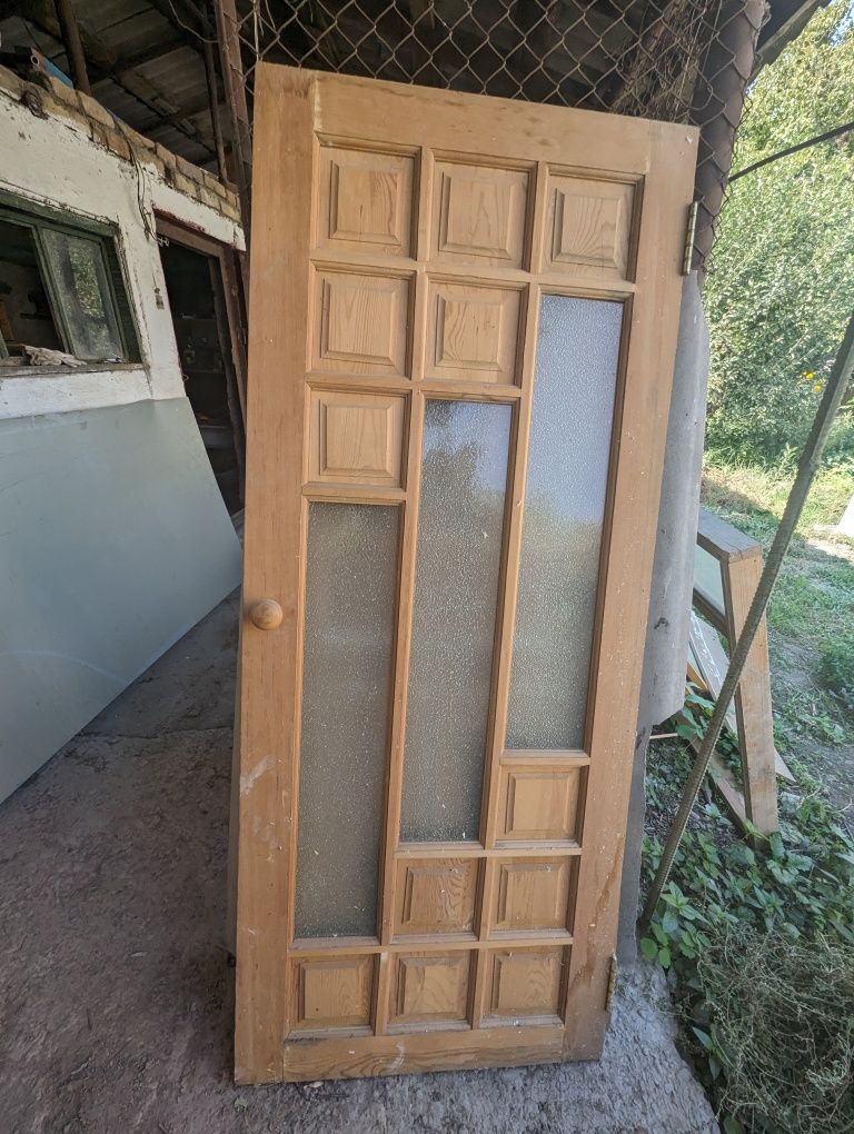 Двери и окна из дерева в хорошем состоянии