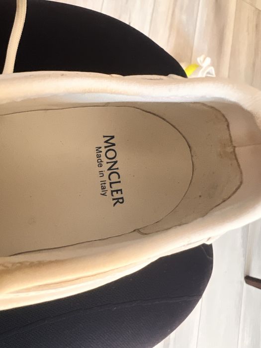 Moncler marimea 37,5