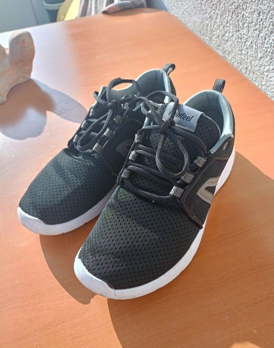 Vând pantofi sport dama produs de calitate superioara mărimea 38