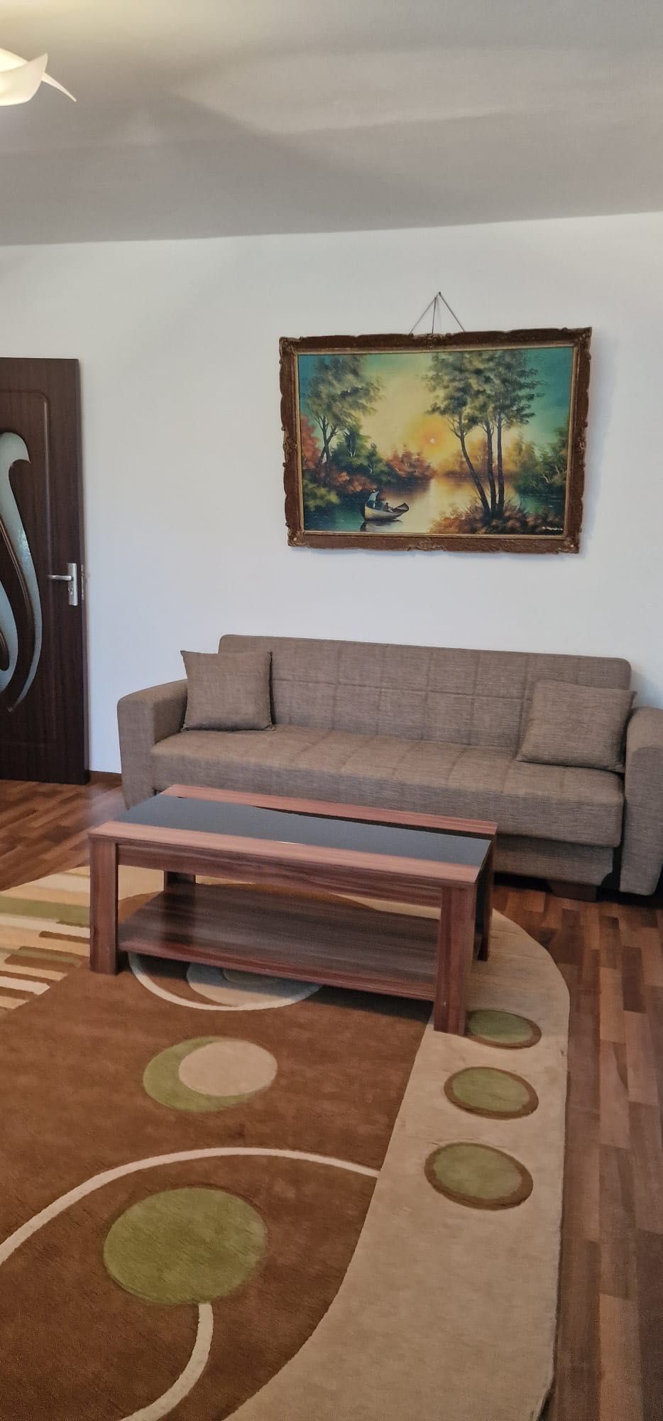 Închiriez apartament