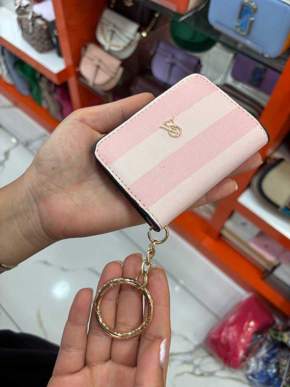 Дамски портфейли