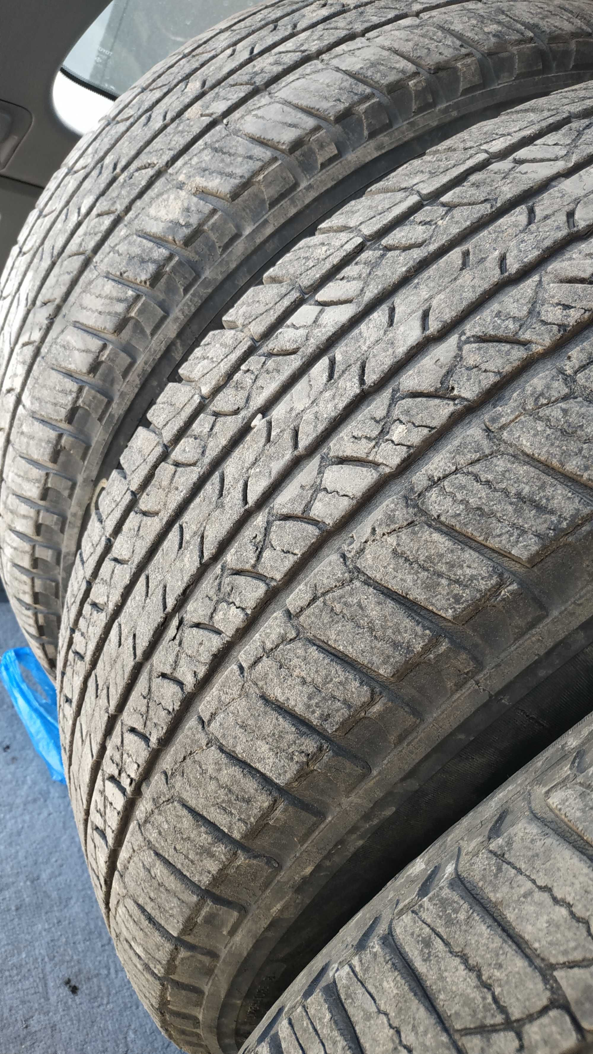Michelin 265/65 R17 без грыж и порезов, боковины целые.
