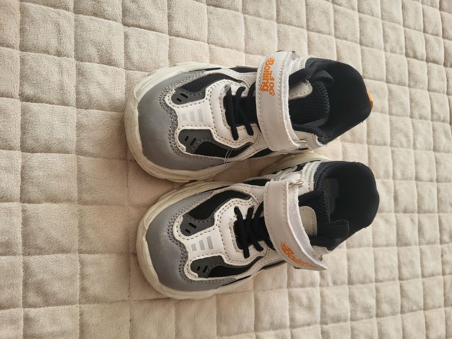 Оддам  даром детские вещи