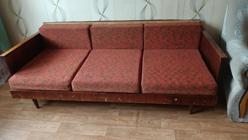 Отдам бесплатно диван срочно