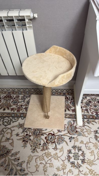 Когтеточка на подставке для кошки