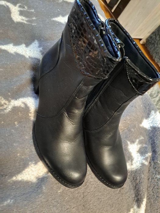 Cizme scurte din piele