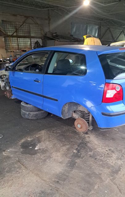 Usa stanga fata Volkswagen VW Polo a 4-a generatie 9N