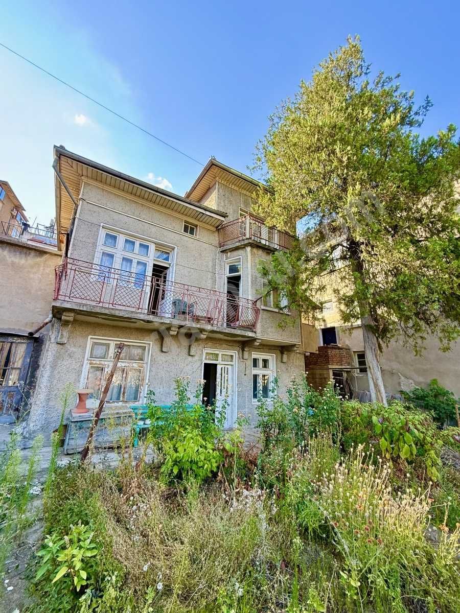 Самостоятелна къща с панорамна гледка, двор и гараж