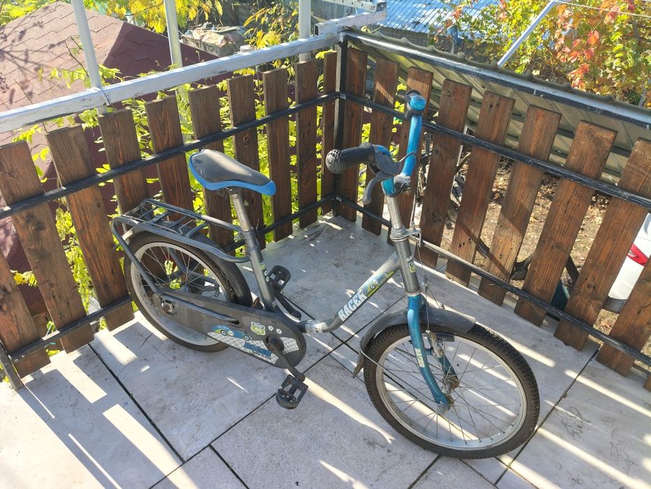 Vând bicicleta cu suspensie