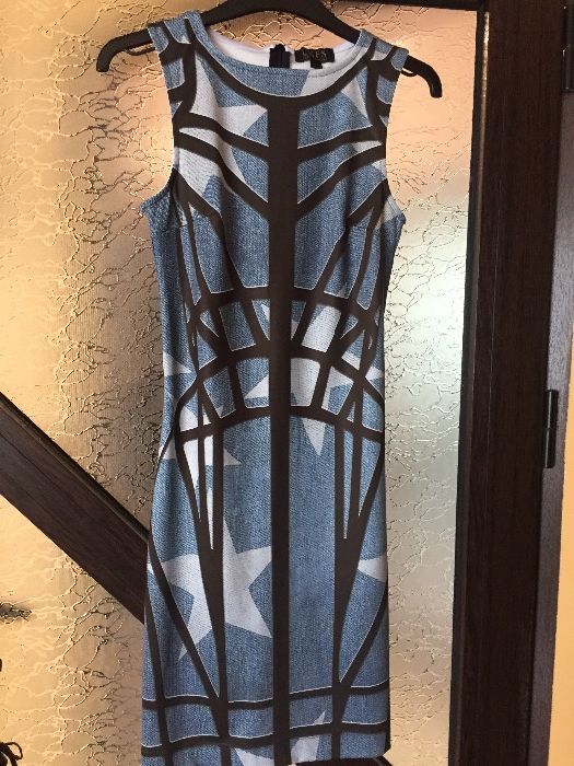 Чисто нова Рокля CKfs