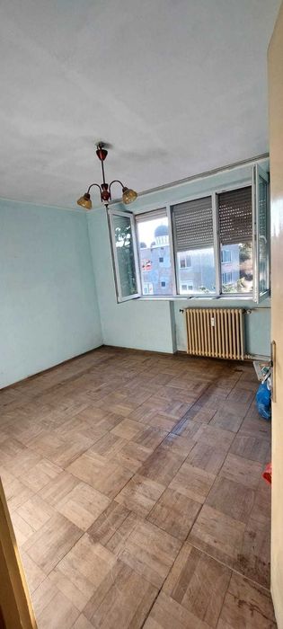 Vand Apartament decomandat cu 2 camere zona Podgoria