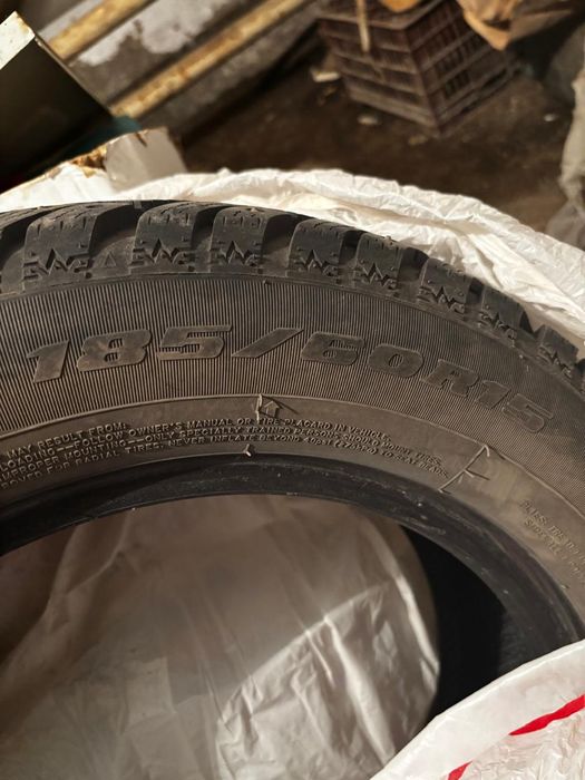 продам зимнюю резину на шипах почти новая пару месяцев на 15 в итлично
