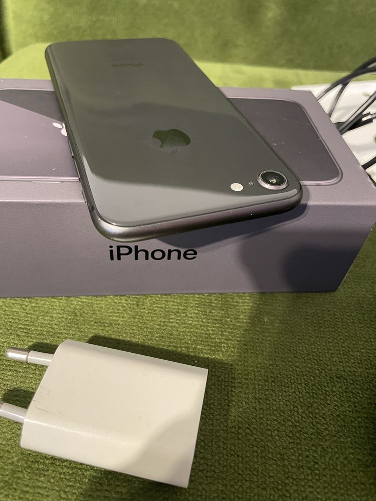 Iphone 8 64 gb space grey перфектен