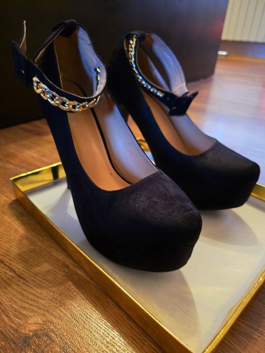 Нови официални дамски обувки на ток