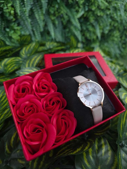 Подаръчен комплект часовник IBSO + рози