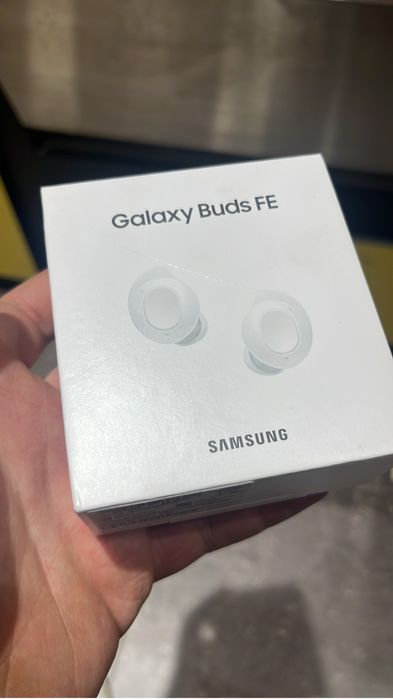 Наушники Samsung Galaxy Buds FE белый
