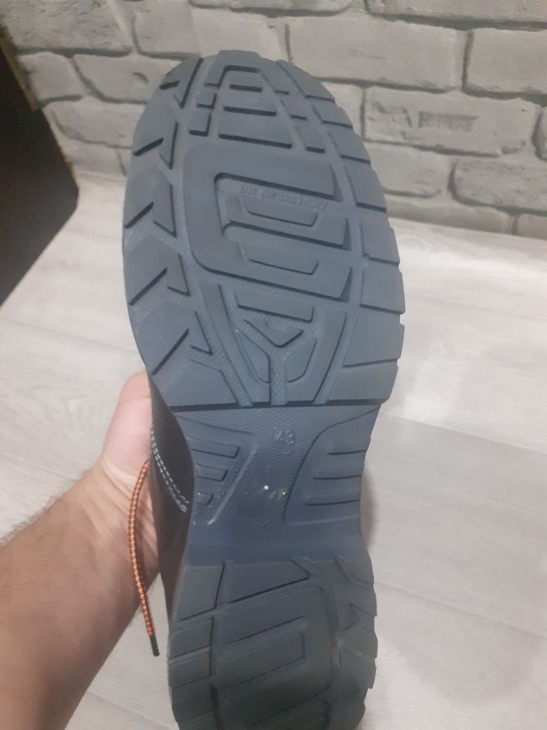 Продам рабочие ботинки