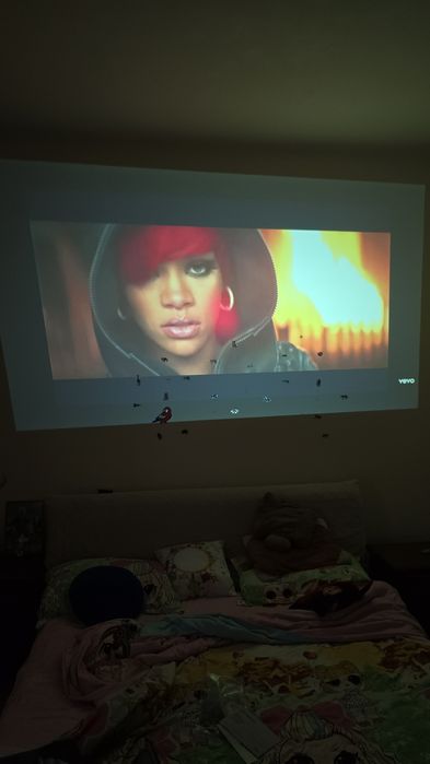 vând videoproiector Nou