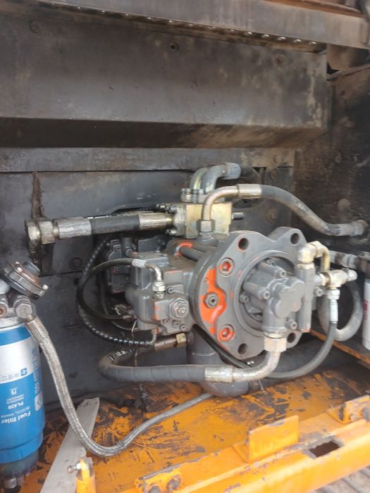 Екскаватор сотилади