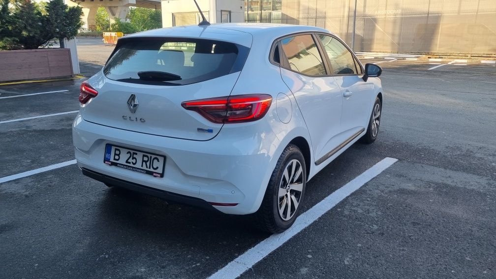 Renault Clio hybrid 2023 / 2800 km GARANTIE