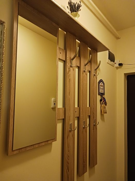 Vând cuier în stare buna