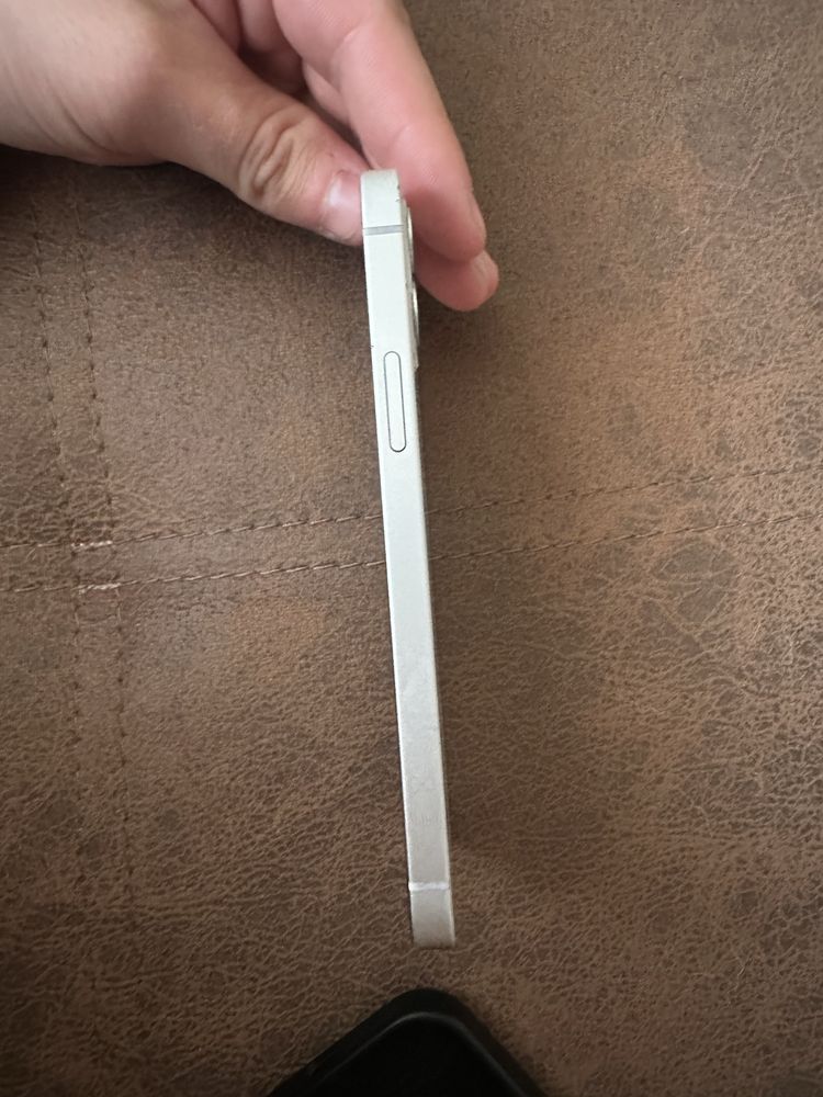 Iphone 12 / 128gb със 100% капацитет на батерия!