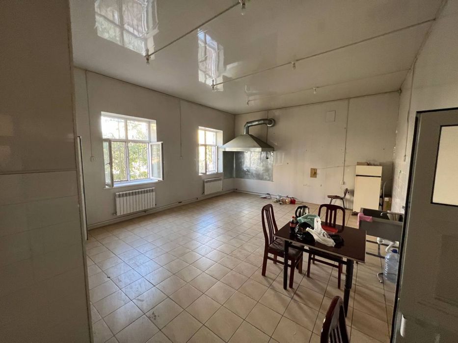 Noturar bino sotiladi