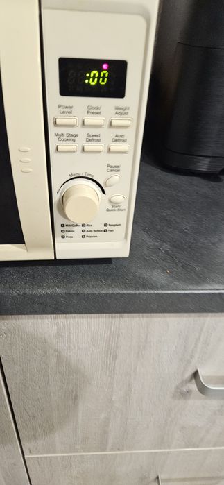 Cuptor Microunde ,funcție dezghețare,funcție gătit etc Franța