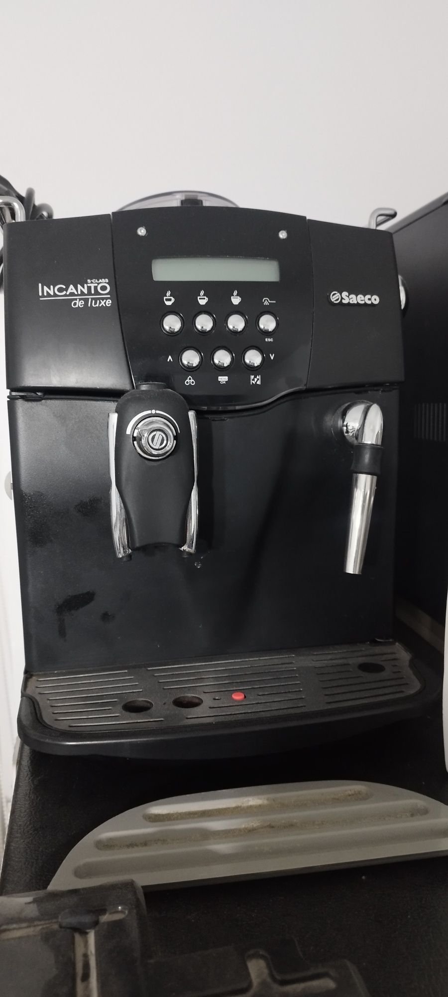 Aparate cafea DeLonghi și Saeco