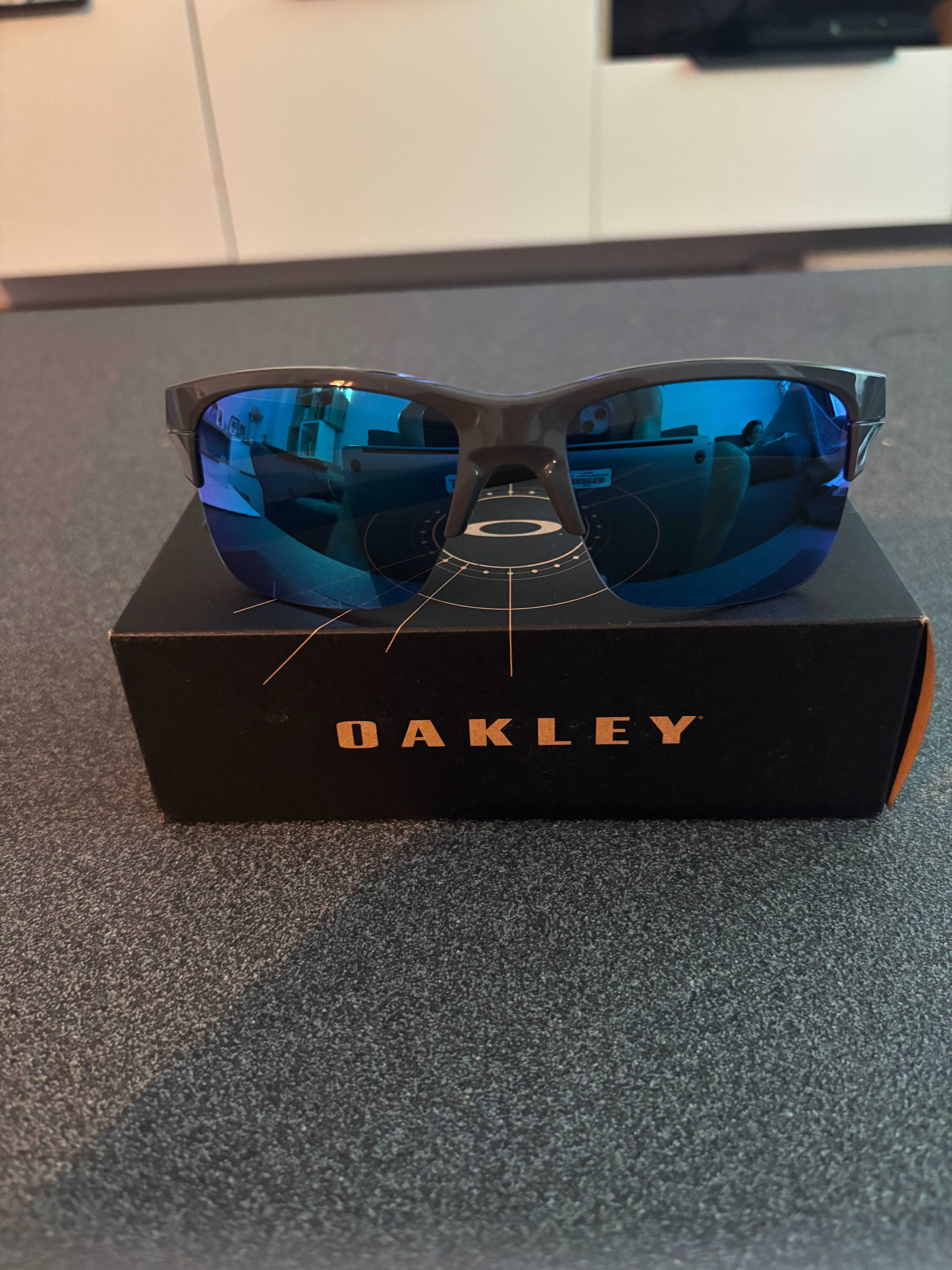 Продавам Чисто Нови Очила Oakley Thinlink