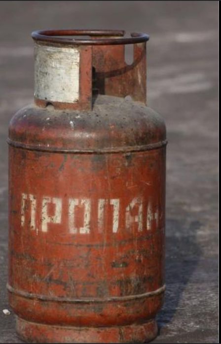 Продам Газ балон .Среднего размера .Наполовину полный .