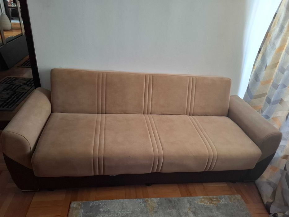 Canapea extensibila 3 locuri