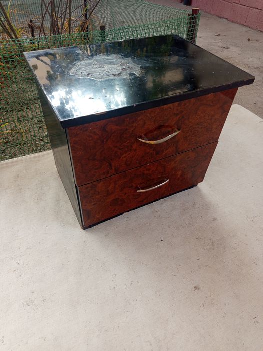 Продам . Тумбочка .