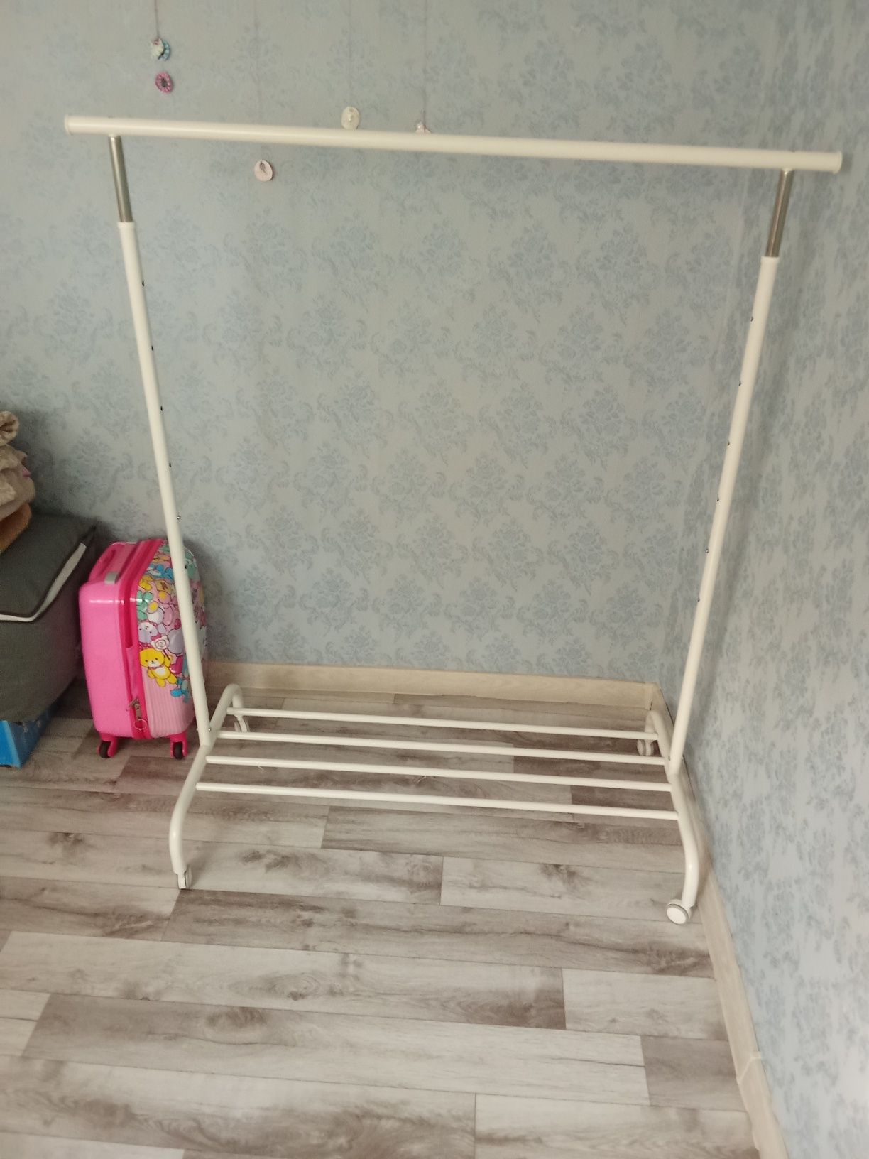 Продам напольную вешалку ИКЕА