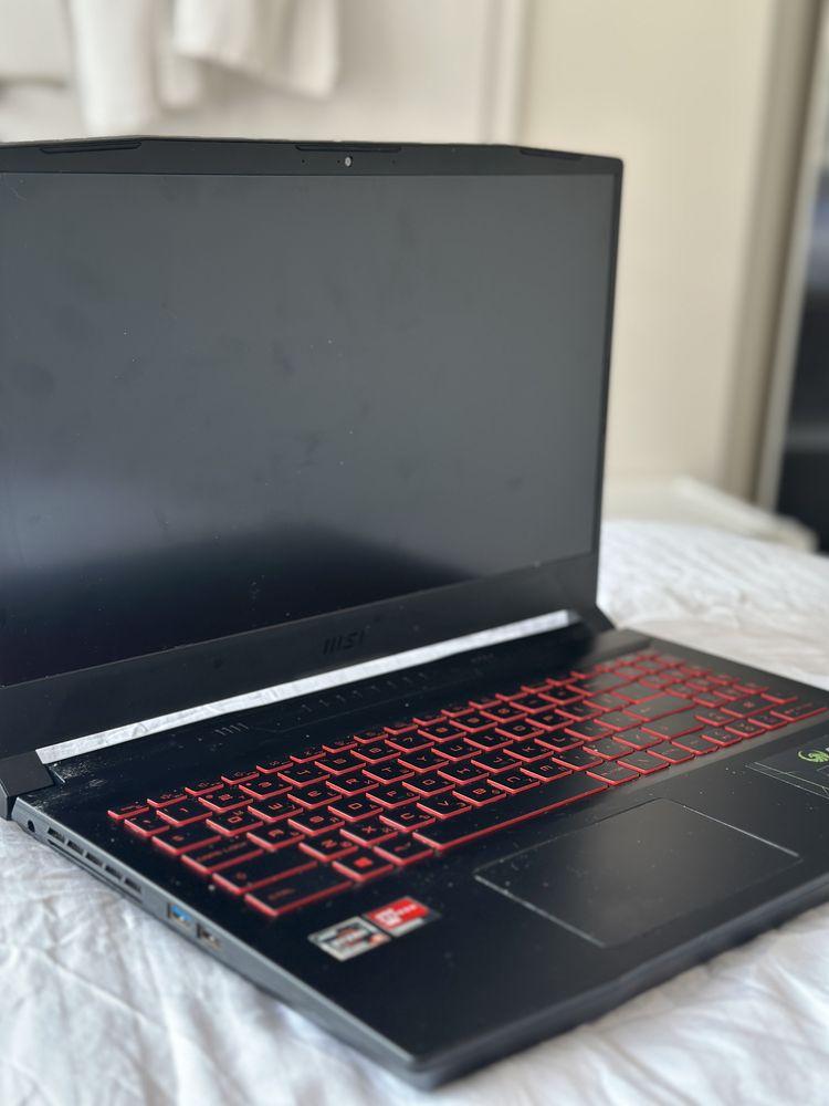 Лаптоп MSI bravo 15 B5DD