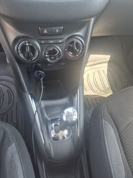 Vând Peugeot 208, cutie automata defecta
