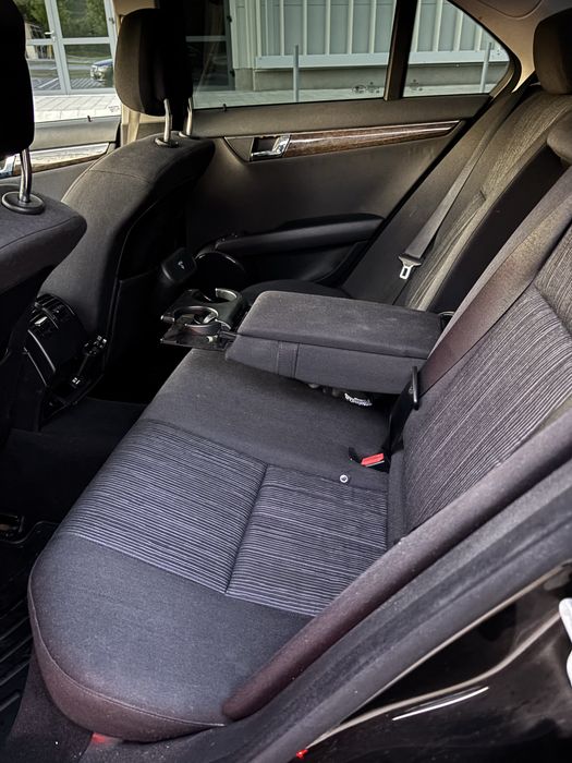 Mercedes C220.
