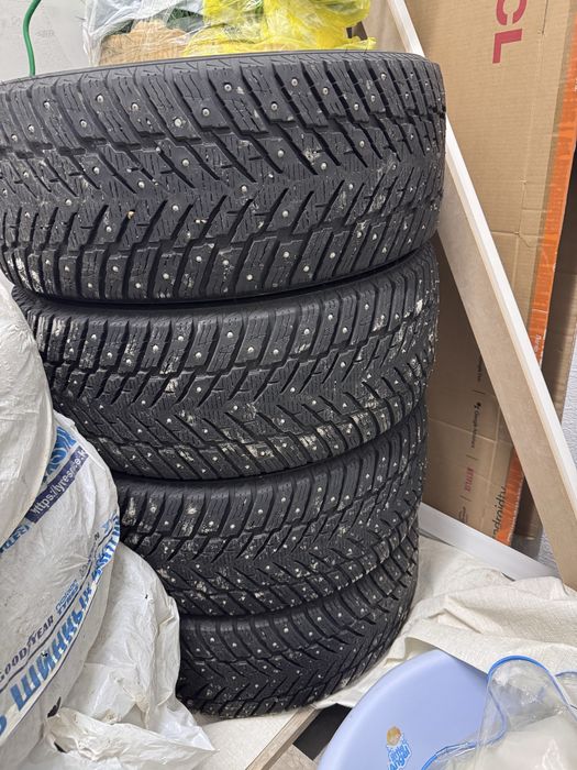 Продам зимние комплект шин 235/45 R18