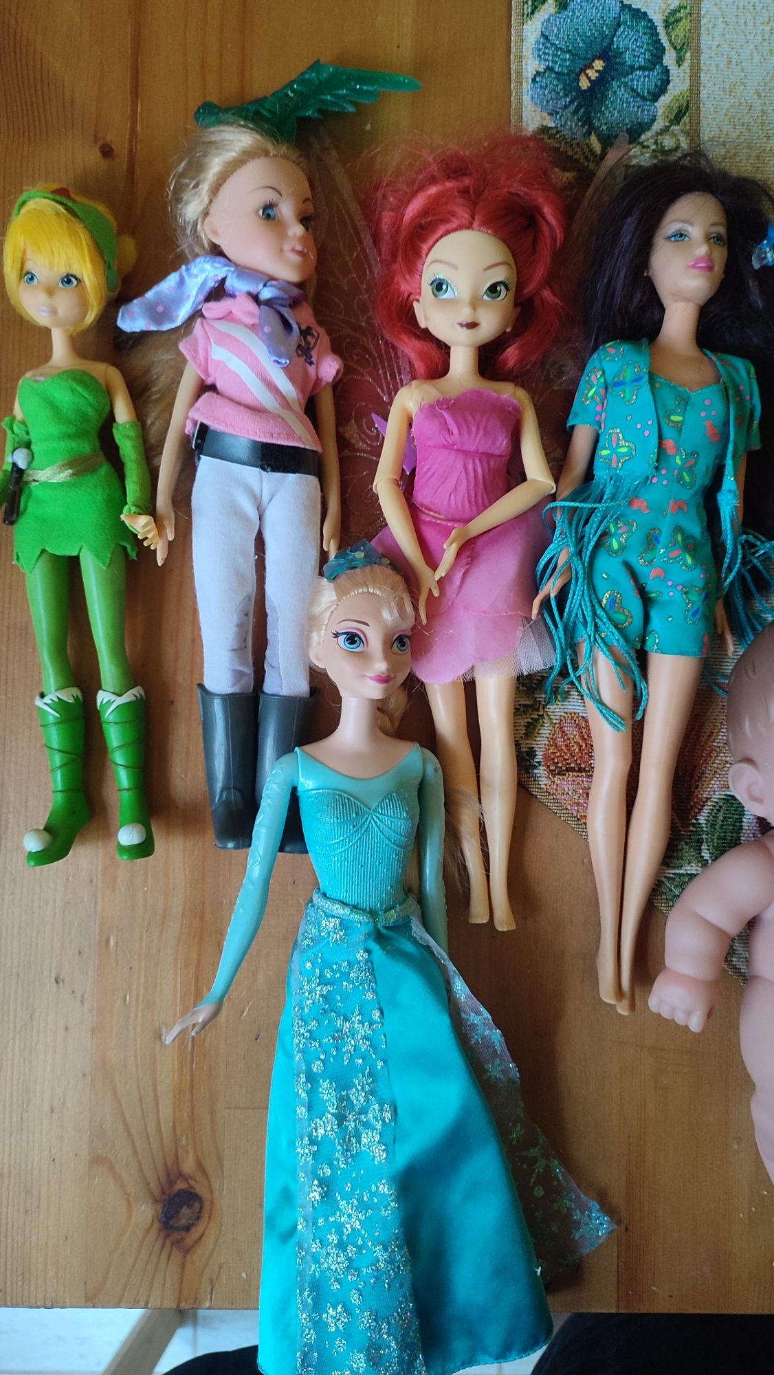 Elsa și Anna , frozen, barbie, papusi