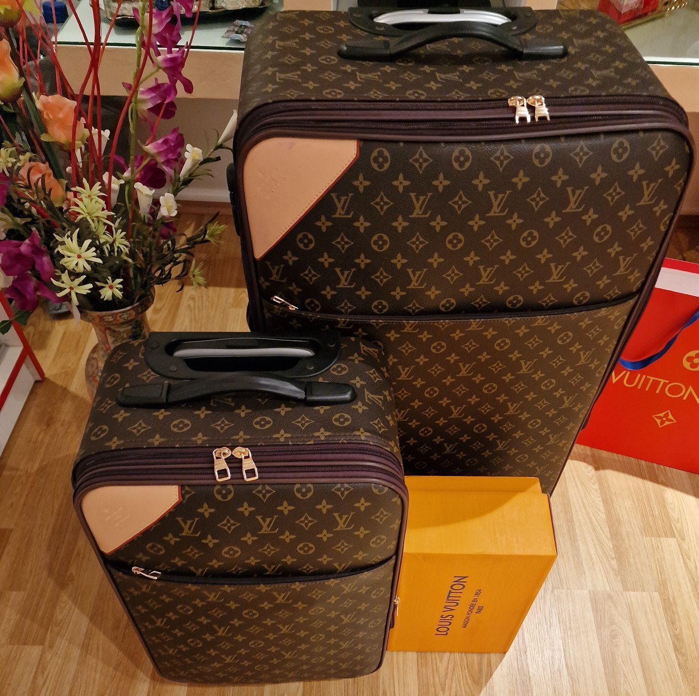 Troller LV unisex, cifru incorporat, super model import Franța