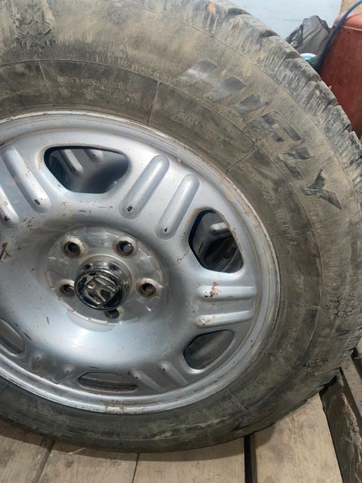 Продам шины с дисками 215/65/r16