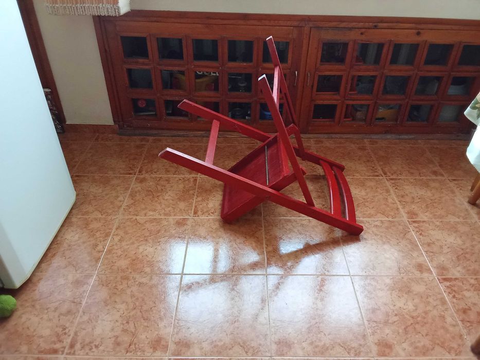 Дървен сгъваем стол